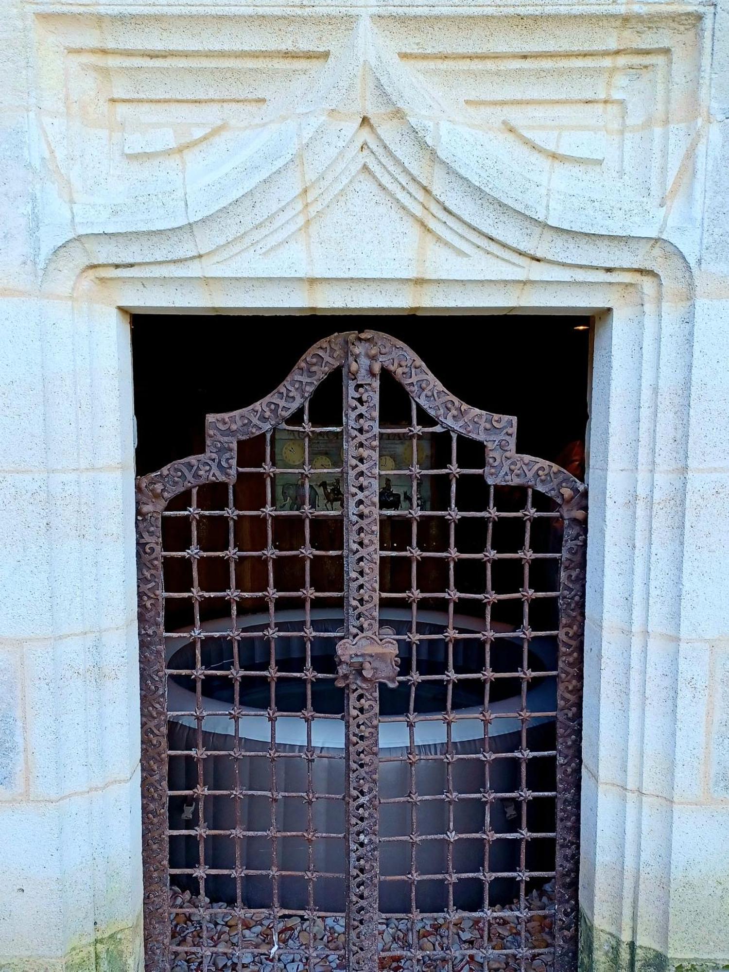 Chateau De La Grave Bourg-sur-Gironde Exterior foto